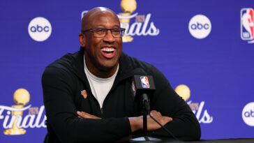 mike-brown-has-one-more-knicks-question-to-answer-with-title-in-reach