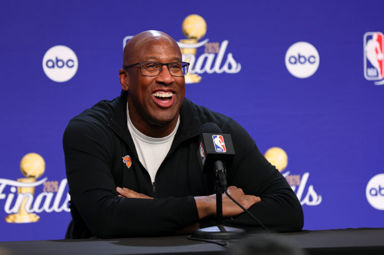 mike-brown-has-one-more-knicks-question-to-answer-with-title-in-reach