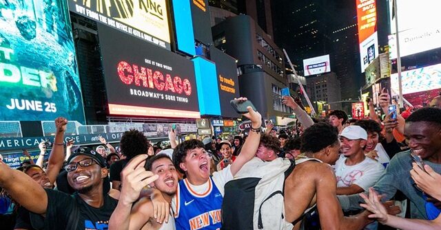 marlow:-celebrities,-knicks-fans-fell-for-trump’s-trap-when-they-booed-him