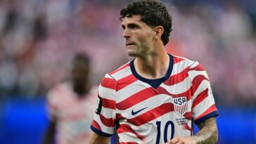 christian-pulisic-subbed-out-at-halftime-of-usmnt-world-cup-opener-after-feeling-tightness-in-calf