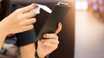 customers-hit-with-automatic-20%-gratuities-as-restaurants-combat-tipping-confusion