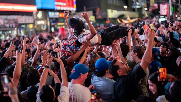 teen-punched-and-kicked-into-a-coma-after-knicks-spurs-altercation-near-madison-square-garden:-police