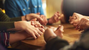report:-parents-can-instill-authentic-faith-in-their-children-–-here’s-how
