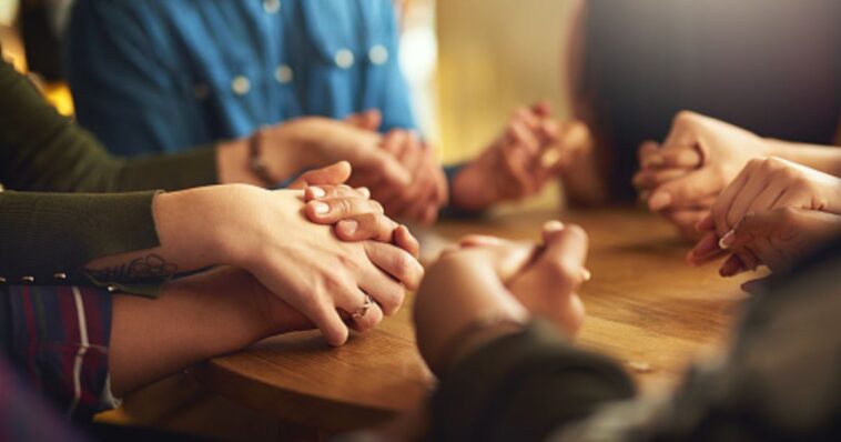 report:-parents-can-instill-authentic-faith-in-their-children-–-here’s-how
