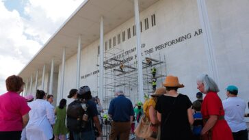 workers-rip-trump-name-from-kennedy-center-facade-months-after-it-goes-on,-hours-after-failed-appeal