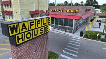 world-cup-fans-fall-in-love-with-american-culture,-comfort-food-classics