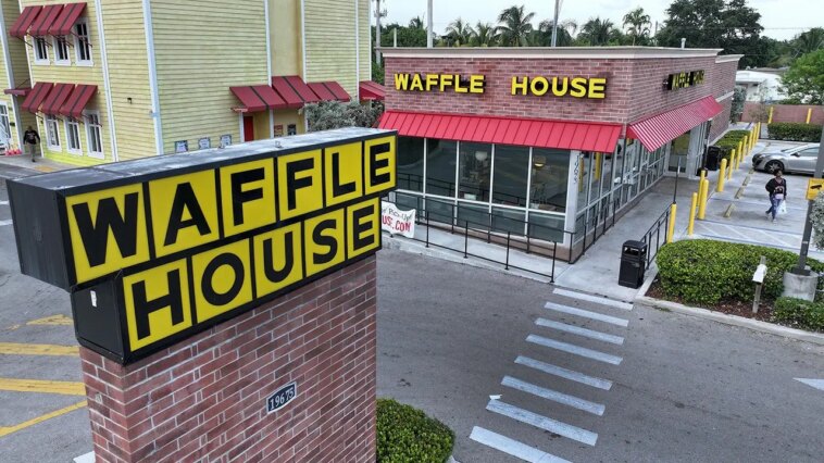 world-cup-fans-fall-in-love-with-american-culture,-comfort-food-classics
