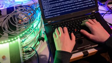 beware-of-hackers-showing-up-pretending-to-be-it