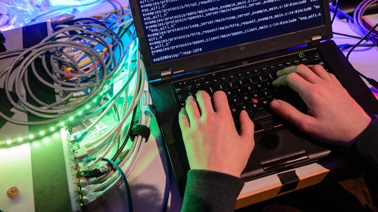 beware-of-hackers-showing-up-pretending-to-be-it