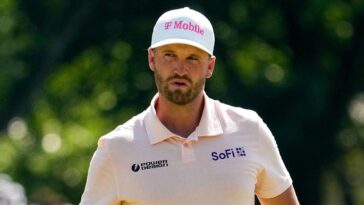 wyndham-clark-trolls-canadian-open-crowd-with-team-usa-jack-hughes-jersey,-gets-showered-in-boos