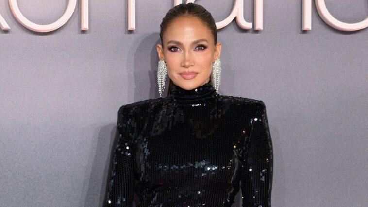 jennifer-lopez-admits-she-‘would’ve-had-sex’-with-entire-star-studded-90s-movie-cast