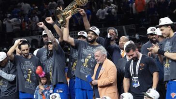 karl-anthony-towns-celebrates-with-dad,-pays-tribute-to-late-mom-after-title-win