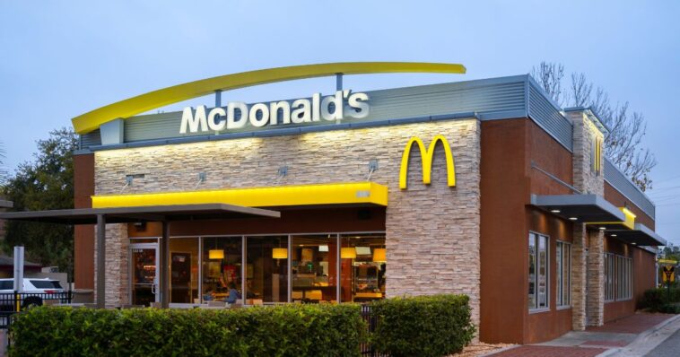mcdonald’s-manager,-20,-suffers-horrific-burns-after-being-attacked-with-hot-oil-during-shift-in-california