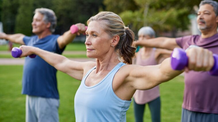 weekly-weightlifting-sweet-spot-may-be-linked-to-longer-life,-study-finds