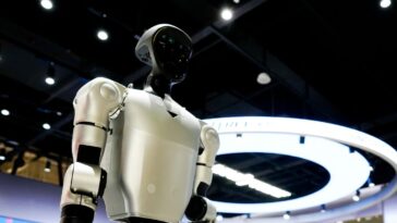 watch:-chinese-clown-robot-nails-innocent-child-–-some-say-video-is-sign-of-dystopian-nightmare