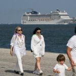 cruise-tipping-charges-are-‘out-of-control,’-say-passengers-as-companies-tout-‘exceptional-service’