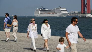 cruise-tipping-charges-are-‘out-of-control,’-say-passengers-as-companies-tout-‘exceptional-service’