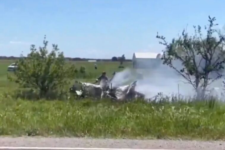 12-dead-after-plane-full-of-sky-divers-crashes-near-kansas-city