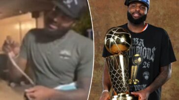 knicks’-mitchell-robinson-catches-snake-in-san-antonio-in-wild-video-—-for-the-second-time-in-playoffs
