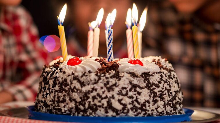 let’s-make-this-birthday-party-a-lot-more-interesting-—-who-wants-a-piece-of-‘boob-cake?’