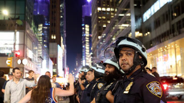watch:-spurs-fan-fights-several-knicks-revelers-at-penn-station,-by-himself