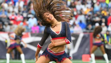 scottish-fan-has-priceless-reaction-after-seeing-new-england-patriots-cheerleaders-at-world-cup-game