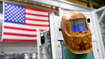 trump-bet-tariffs-would-bring-back-american-factory-jobs.-new-report-says-it-didn’t-work