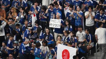 japanese-world-cup-fans-clean-up-stadium-with-nfl-quarterback-after-team-draws-with-the-netherlands