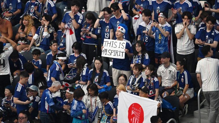 japanese-world-cup-fans-clean-up-stadium-with-nfl-quarterback-after-team-draws-with-the-netherlands