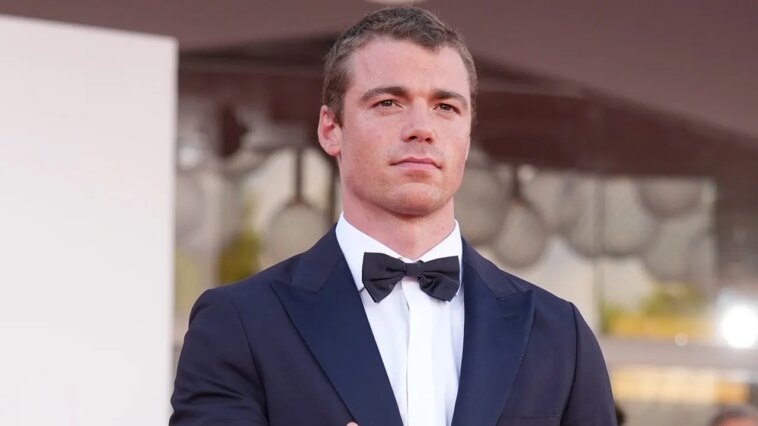 gabriel-basso-says-social-media-has-turned-people-into-voyeurs-obsessed-with-strangers’-lives:-‘it’s-weird’