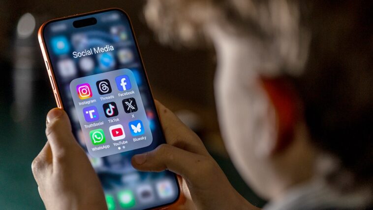 uk-to-ban-tiktok,-youtube,-other-social-media-apps-for-children-under-16,-starmer-says