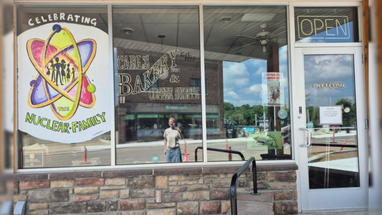 family-owned-bakery-in-minnesota-targeted-by-lgbt-mob-for-celebrating-‘nuclear-family-month’