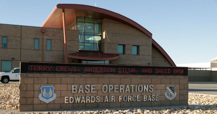 alert:-massive-b-52-stratofortress-has-crashed-at-edwards-air-force-base-–-video