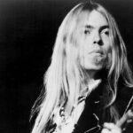gregg-allman-was-haunted-by-father’s-murder-and-brother’s-death,-fueling-decades-of-addiction:-doc