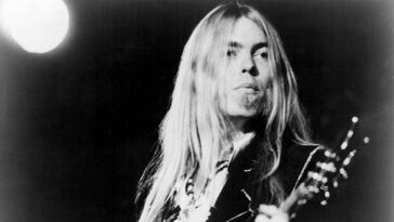 gregg-allman-was-haunted-by-father’s-murder-and-brother’s-death,-fueling-decades-of-addiction:-doc