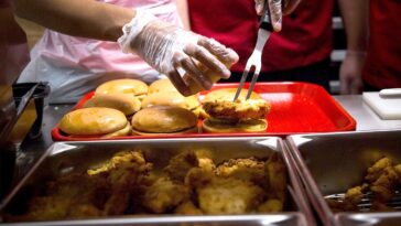 fast-food-giant-dethroned-as-customer-study-crowns-america’s-new-favorite-restaurant-chain