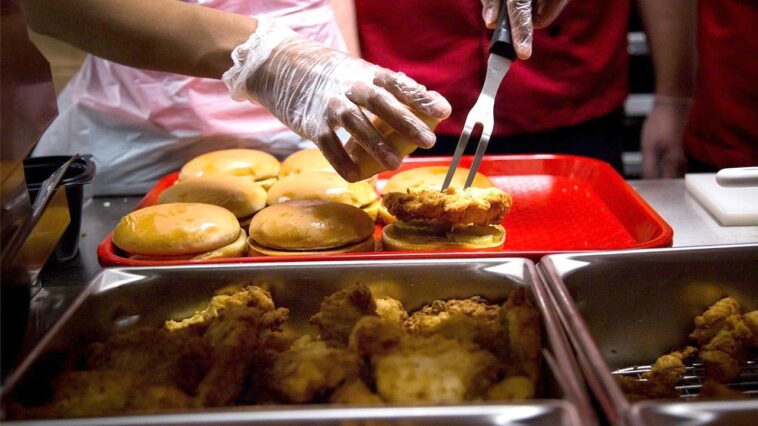 fast-food-giant-dethroned-as-customer-study-crowns-america’s-new-favorite-restaurant-chain