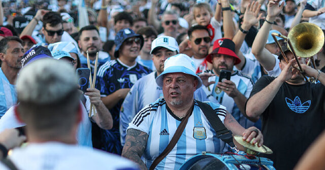 watch:-argentinian,-algerian-fans-brawl-in-times-square-before-world-cup-match