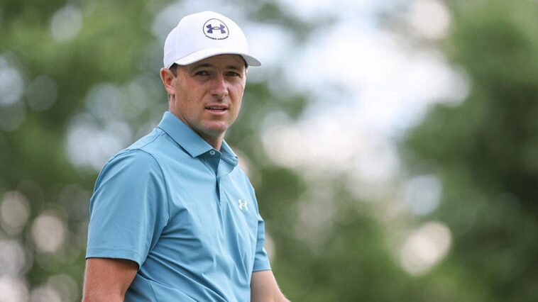 jordan-spieth-nearly-hits-someone-in-the-head-with-his-golf-shot-during-us-open-practice-round-at-shinnecock