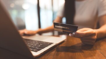 the-new-shopping-addiction-that-doesn’t-cost-a-dime