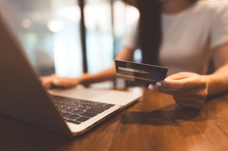 the-new-shopping-addiction-that-doesn’t-cost-a-dime