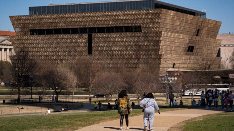 smithsonian-urged-to-withdraw-from-retreat-with-workshop-run-by-educator-with-history-of-extreme-rhetoric