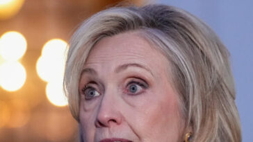 hillary-clinton-praises-trump’s-20-point-plan-for-gaza:-‘only-game-in-town’