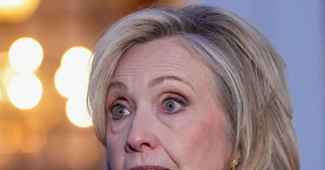 hillary-clinton-praises-trump’s-20-point-plan-for-gaza:-‘only-game-in-town’