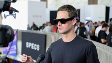 snap-unveils-augmented-reality-glasses-that-cost-$2,195,-gets-mocked-by-target-audience