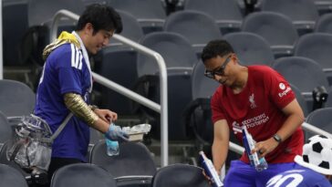 watch:-japanese-fans-accidentally-shame-certain-cultures-ruining-our-public-spaces,-go-viral-for-unheard-of-behavior-at-dallas-stadium