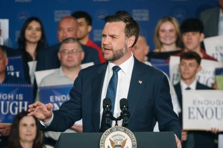 jd-vance-visits-long-island-and-rips-into-tom-suozzi-as-he-pledges-to-stomp-out-fraud