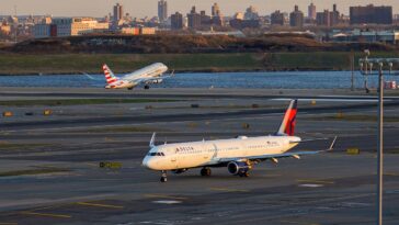laguardia-shuts-down-runway-for-second-time-in-weeks-after-pavement-issue-resurfaces