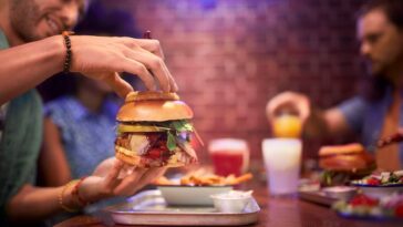restaurants-are-selling-gourmet-burgers-so-popular-they-have-to-cap-orders