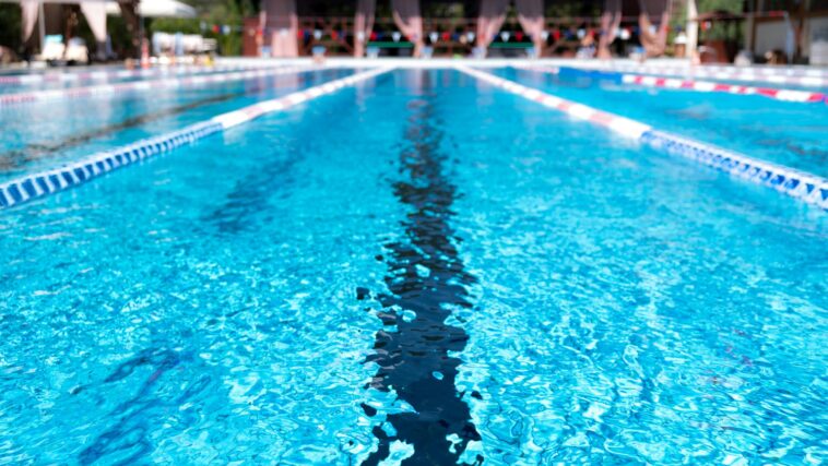 watch:-ice-officer-dives-into-pool-to-rescue-drowning-6-year-old
